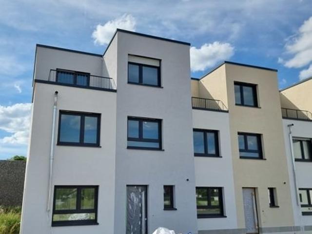 Endlich ankommen 6 Zimmer Reiheneckhaus mit Dachterrasse und sonnigem Garten!