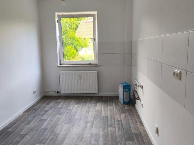 Endlich raus aus dem Elternhaus frisch renovierte große 2 Zimmer Wohnung in zentraler Lage