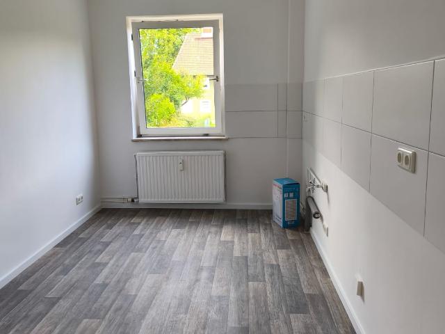 Endlich raus aus dem Elternhaus frisch renovierte große 2 Zimmer Wohnung in zentraler Lage