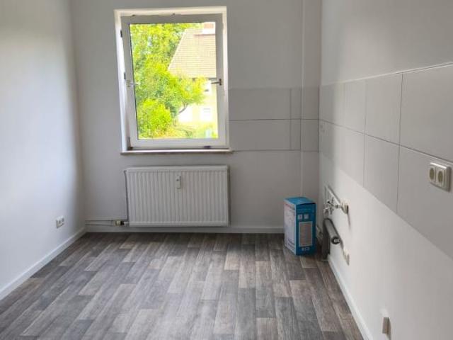 Endlich raus aus dem Elternhaus frisch renovierte große 2 Zimmer Wohnung in zentraler Lage