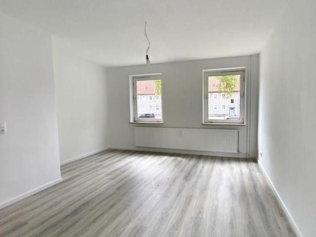 Endlich raus aus dem Elternhaus frisch renovierte 2 Zimmer Wohnung