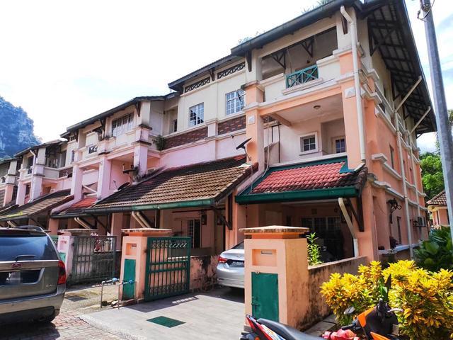 ENDLOT GROUND FLOOR 15 storey townhouse at Templer Park Rawang