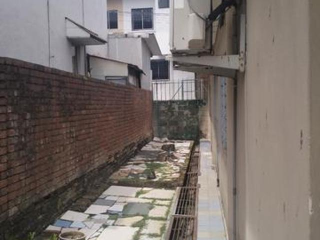 endlot extra land house in tmn Sri pandyan puchong for sale