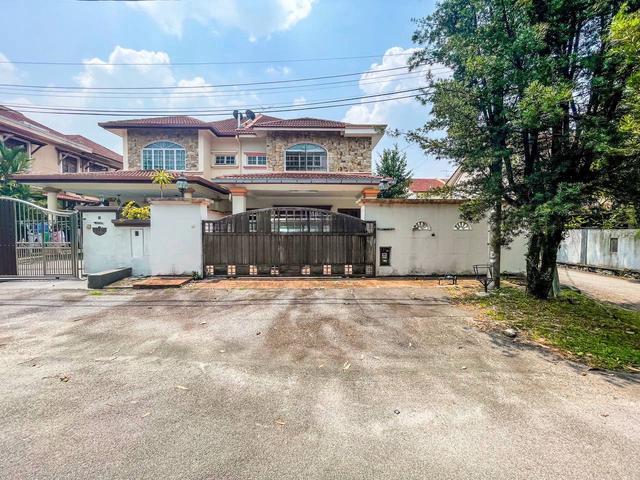ENDLOT RENOVATED NICE UNITDouble Storey Semi D Tmn Sri Jelok Kajang