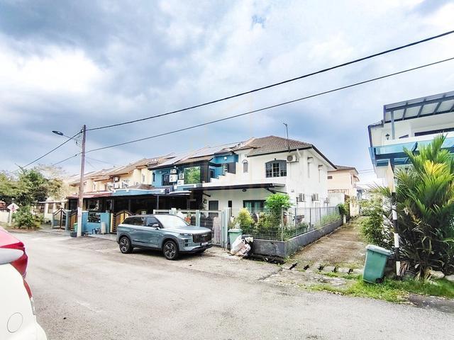 Endlot Renovated Double Storey Terrace USJ 13