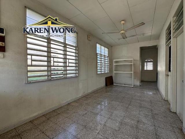 ENDLOT WITH EXTRA LANDTAMAN KELADI NEAR SHOPLOT 1 Storey Terrace