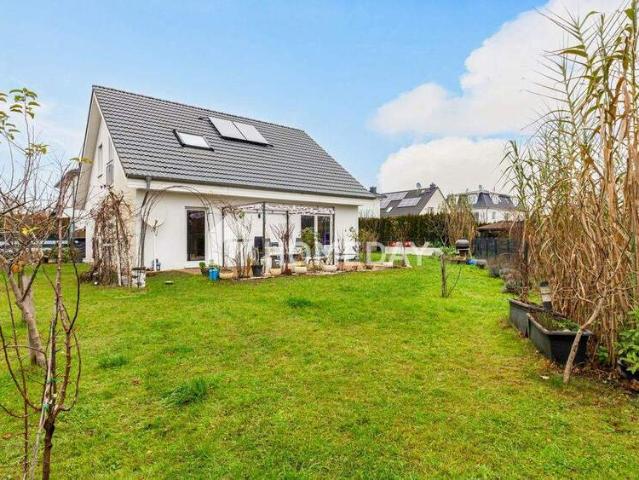 Energieeffizientes Einfamilienhaus mit 5 Zimmern und großem Garten in ruhiger Lage