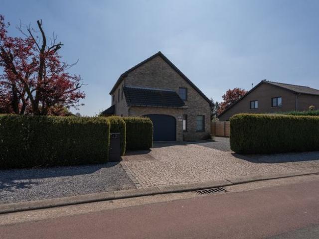 Energiezuinige woonhuis met 3 slaapkamers op een perceel.
