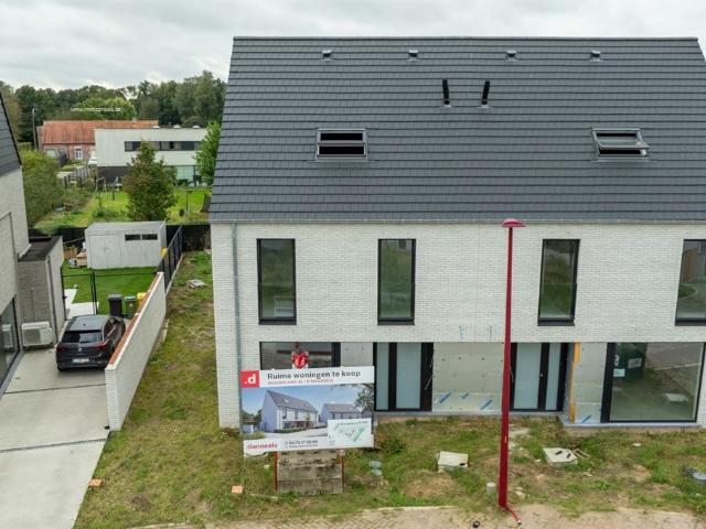 Energiezuinige halfopen bebouwing met zuid gerichte tuin