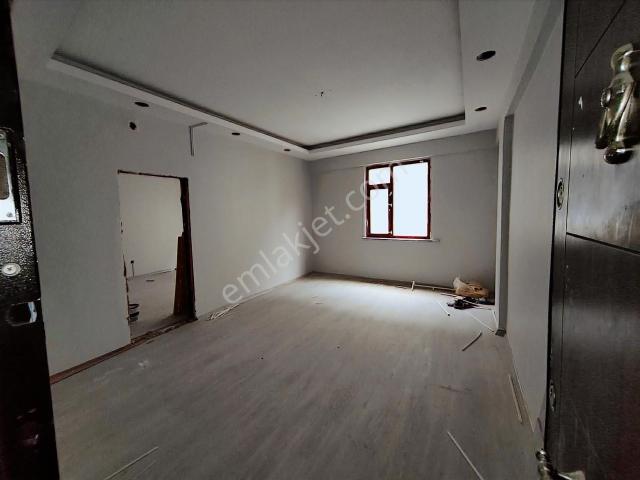 Enes Malik Toraman'dan Güneşli Meydanda 1+1 50 M2 Kiralık Ofis