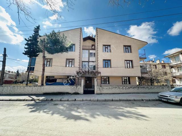 Enes Acur'dan Kent Plaza Yakını 3+1 Giriş Kat İlk Sahibinden