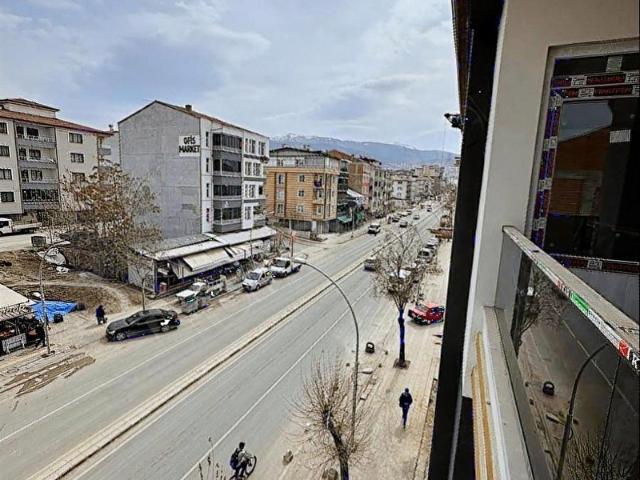 ENES IŞIK 'tan ÜÇBAĞLAR DA SIFIR 3+1 DAİRELER