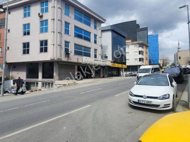 Enes Yeterden Cadde Üzerinde Depolu Dükkan