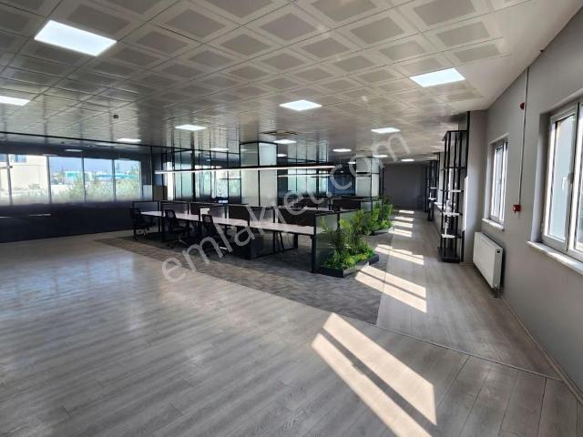 Enes Yeterden Plazada Hazır Esyalı Kurulu 450 M2 İş Yeri