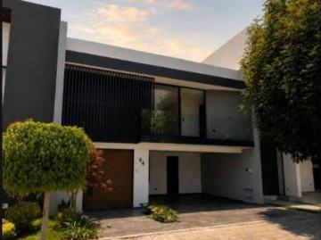 Enfrente de Chedraui Selecto