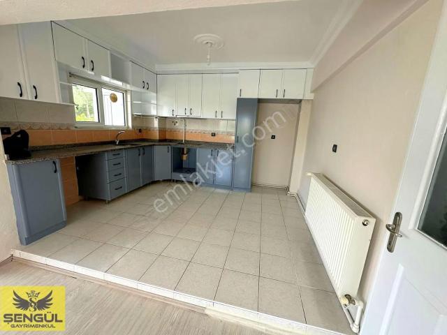 Şengül Gayrimenkul'den Adalette Kiralık Önü Açık Daire