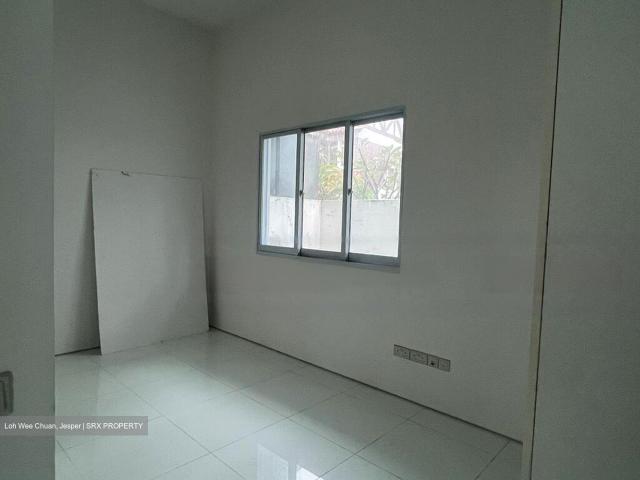 Eng Kong Park D21, Semi