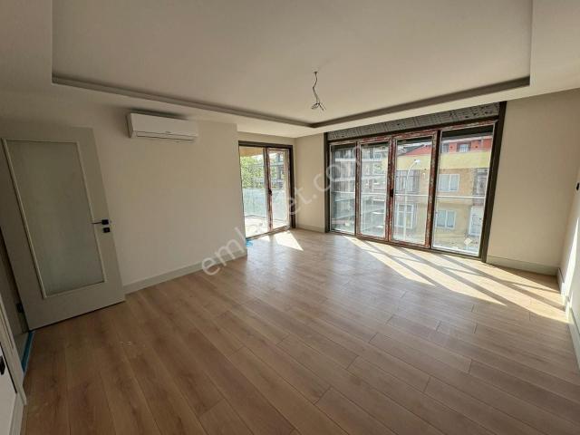 Çengelköy Zübeyde Hanım Caddesine 2. Bina 3+1 Sıfır Kiralık