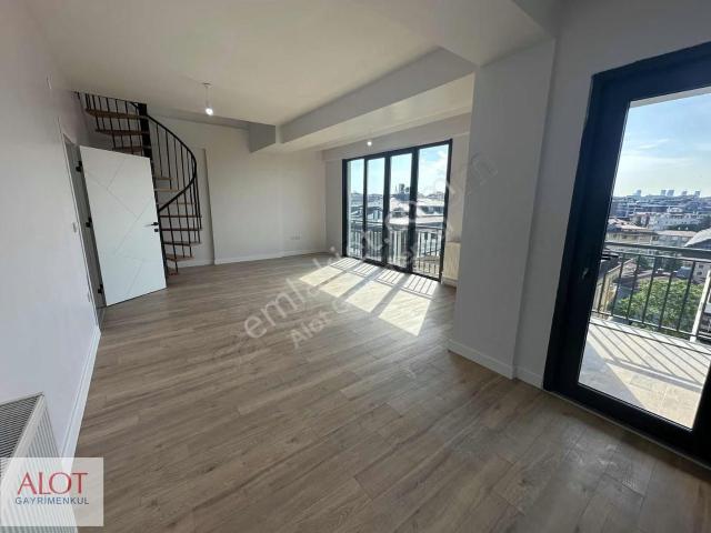 Çengelköy Dublex Deniz Manzaralı Kiralık Daire