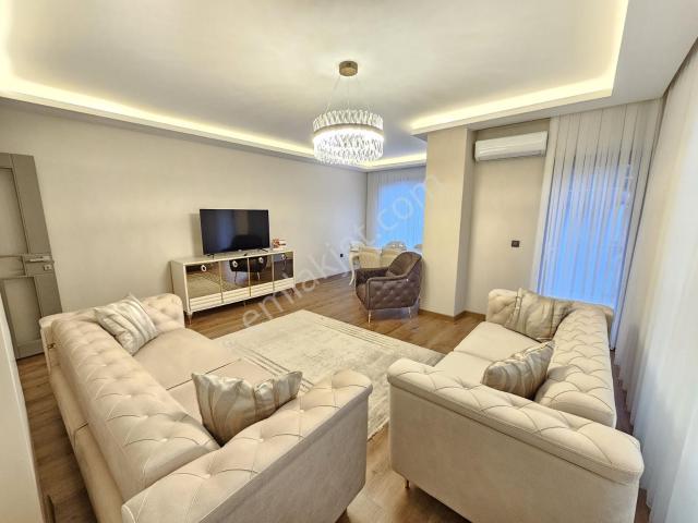 Çengelköy Has Bahçe Evlerinde 3+1/120 M2 Net Çift Balkonlu