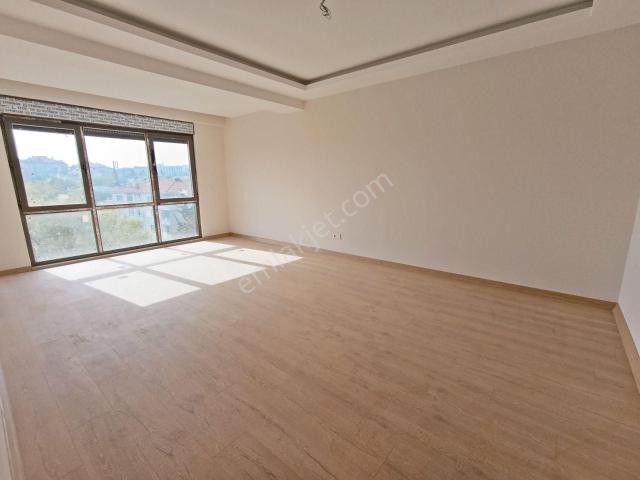 Çengelköy Rasathanede Sıfır Binada 90 M2 Net 2+1 Balkonlu Daire Emlak Masası