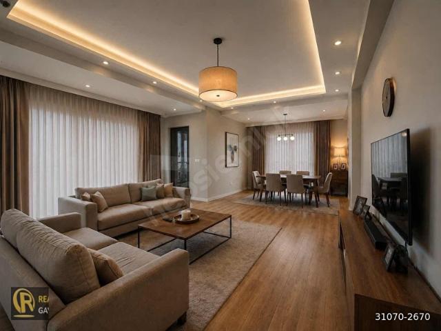 ÇENGELKÖY'DE 6+2 SATILIK DAİRE REALİST GAYRİMENKUL'DEN