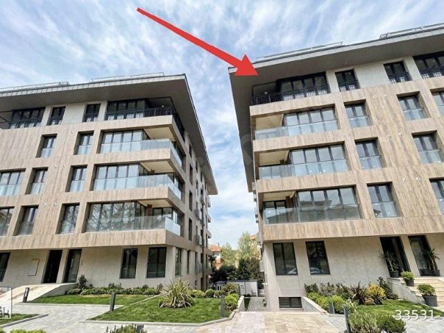 Çengelköy'ün üst kısmında, 2 bloklu butik site içinde, 4+1, 180 M2, 2 banyolu, teraslı dublex daire