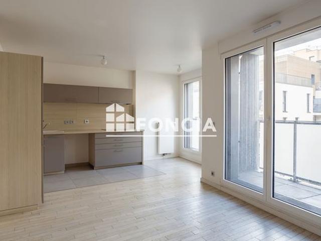 Enghien centre à 2 pas de la gare dans immeuble 2016 Confortable F2 offrant séjour avec cuisine ouverte équipée, balcon chambre avec placard et SDE