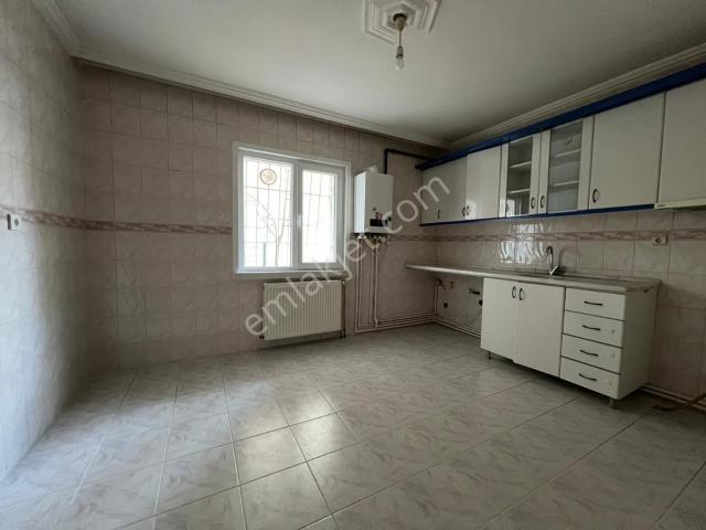 Engin Emlak'tan Merkezi Konum'da Geniş Masrafsız 3+1 Kiralık
