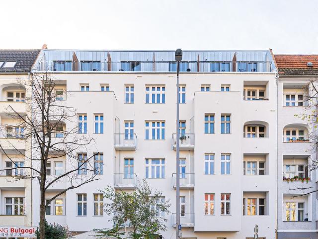 Enjoy epic feeling of living at the rooftop, Berlin Amsterdam Apartments for Rent