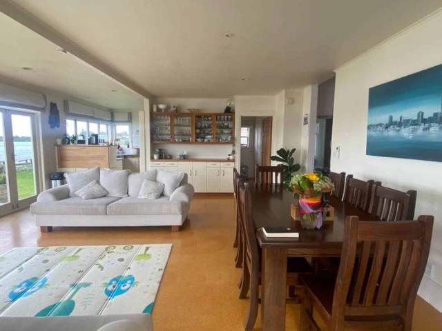 Enjoy Stunning Water & Sunset Views Over Tamak.