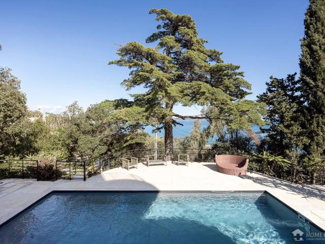 Enjoying breathtaking panoramic views over Cap d'Antibes and. 370m² Cannes