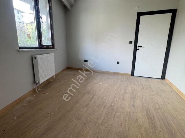 Enkadan Kızılpınar Merkezi Konumda 2+0 Daire Servis Market