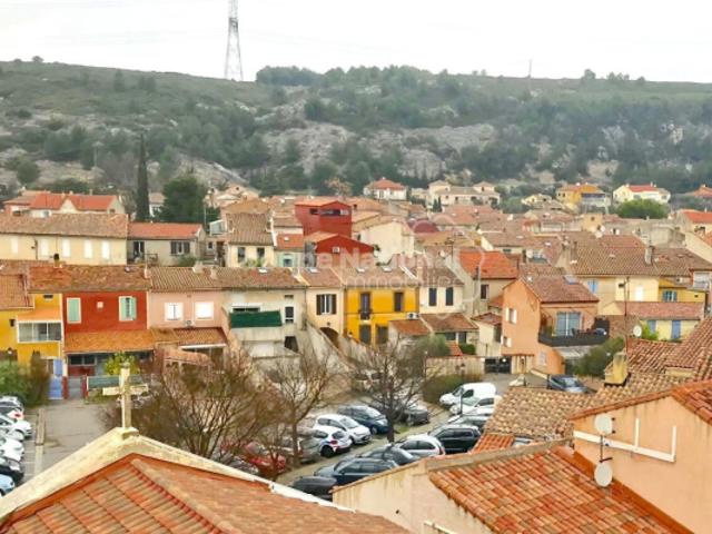 ENSUES LA REDONNE, fond de commerce 'Pizza à emporter' avec local de 30 m² environ entièrement équipé avec four à bois