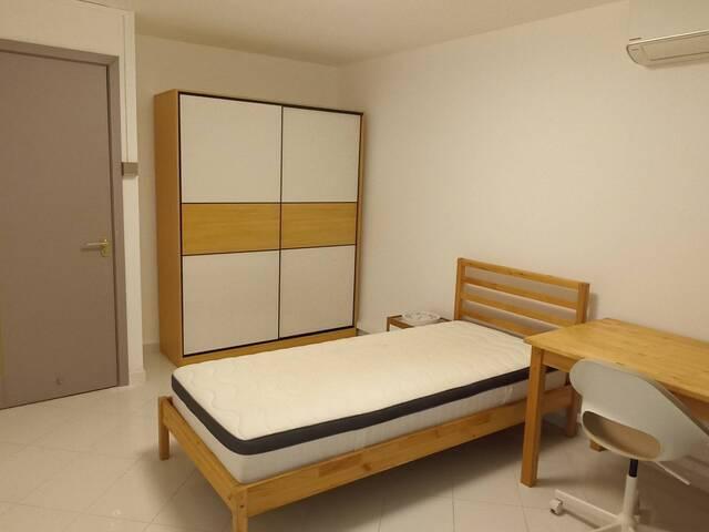 Ensuite female vacant