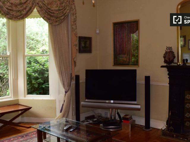 Ensuite room in 5 bedroom apartment in Churchtown, Dublin
