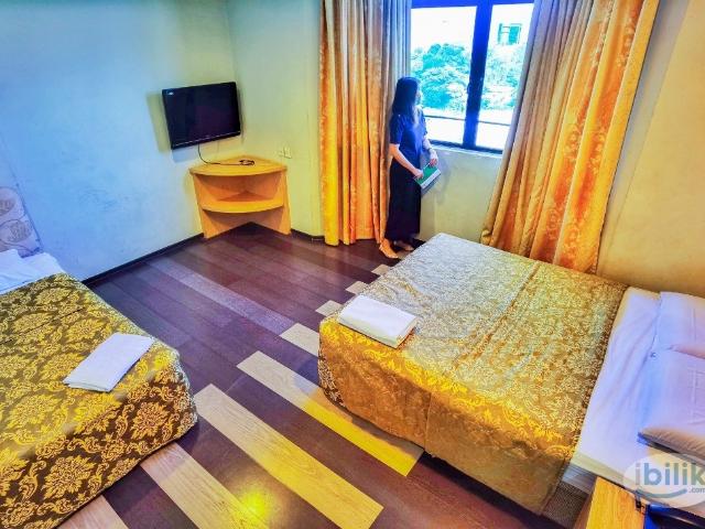 Ensuite Triple Room 1 Single & 1 Queen Bed for Rent nearby General Hospital / UniKL / Yik Foong Complex / Greentown /