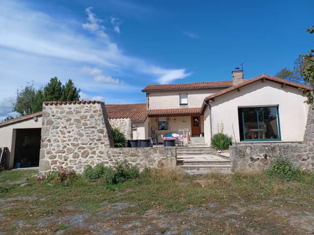 Ensemble 3 maisons et dépendances
