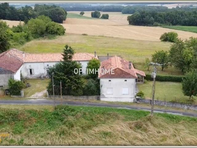 ensemble de 2 maisons en pierre + grand terrain