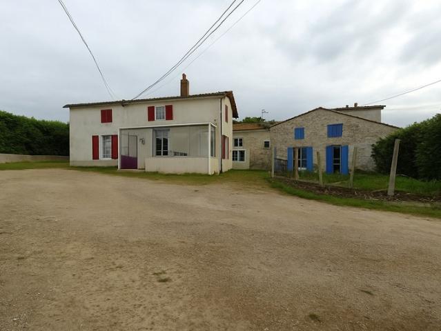 Ensemble de 2 Maisons louées à vendre 10 pièces AZAY LE BRULE 79