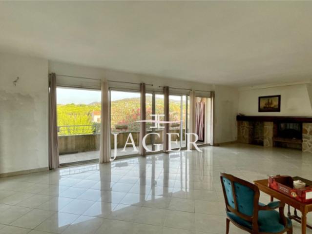 Ensemble de 2 appartements à rénover avec toit terrasse de 230