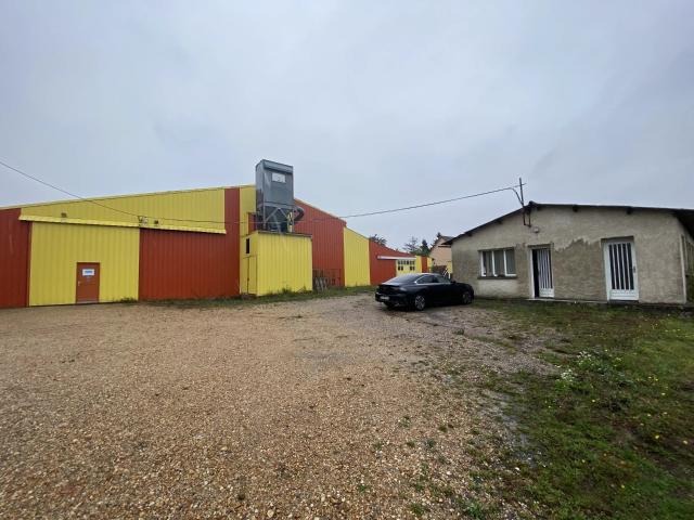 ENSEMBLE DE 2 BATIMENTS ARTISANAUX A SACQUENVILLE