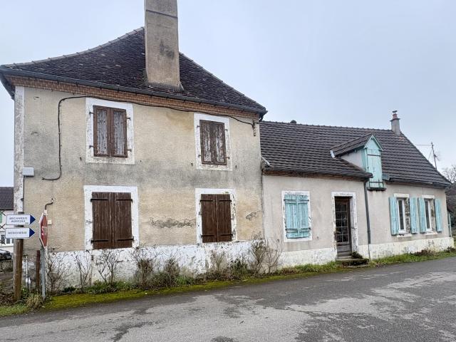 Ensemble de 3 maisons 58250 LA NOCLE MAULAIX