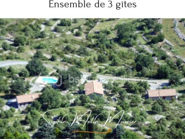 Ensemble de 3 Gîtes Magnifiques en pierre à Labeaume, Ardèche