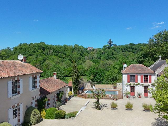 Ensemble De 3 Gîtes et Maison d'habitation Sur 12 Hectares