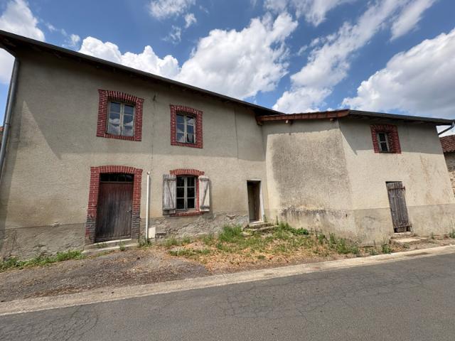 Ensemble de bâtiments à rénover et terrain sur la commune de St Martin Terressus