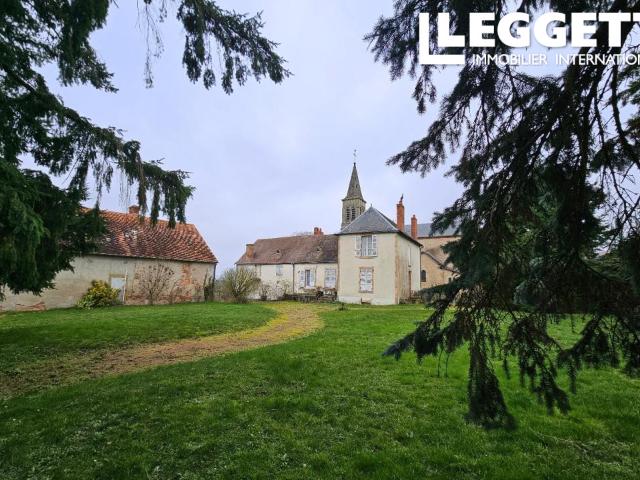Ensemble de Caractère à Rénover avec Deux Maisons, Grange et Jardin – Campagne de l’Allier