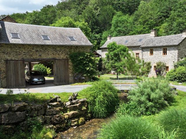 Ensemble de caractère: Ancien Moulin & Hameau Privé LÉVÉZ. 305m² Salmiech