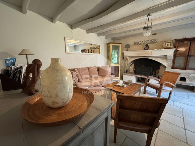 Ensemble de caractère avec deux habitations, au coeur de la campagne
