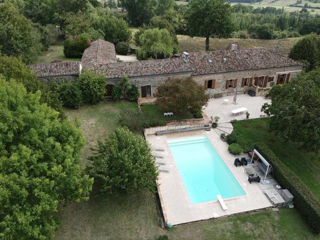 Ensemble de caractère rénové et terrain arboré 295m² Molières